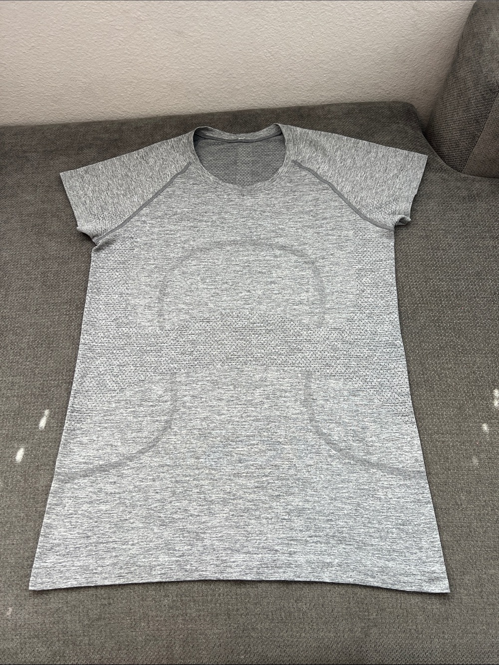 lululemon athletica Men's Light Grey Heather Short Sleeve Crew